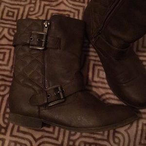 Short brown booties